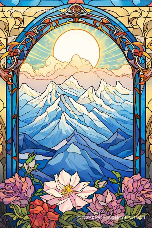 Film adhésif décoratif autocollant d’inspiration vitrail paysage de montagne enneigée au coucher de soleil avec fleurs.